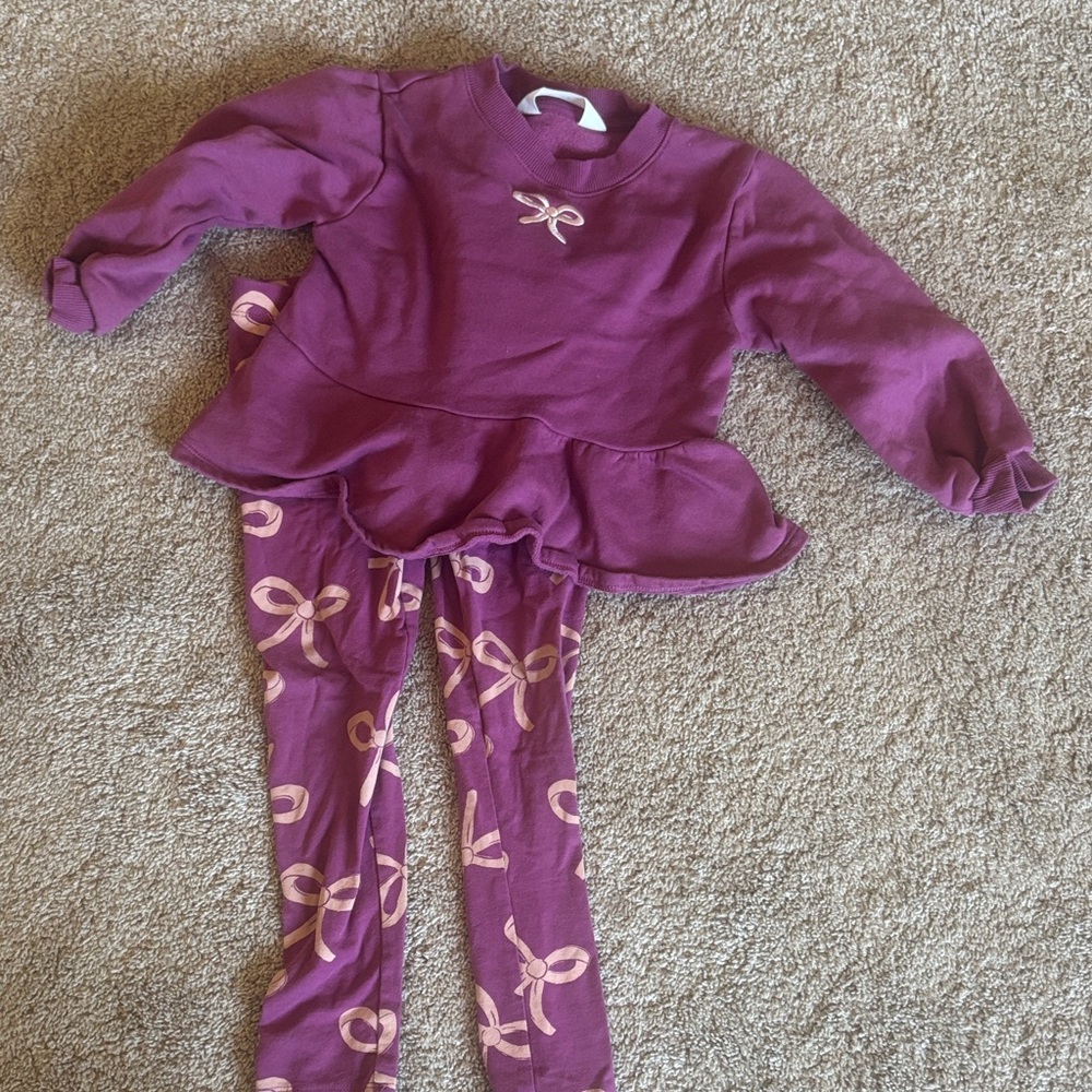 H&M sweatshirt & leggings outfit